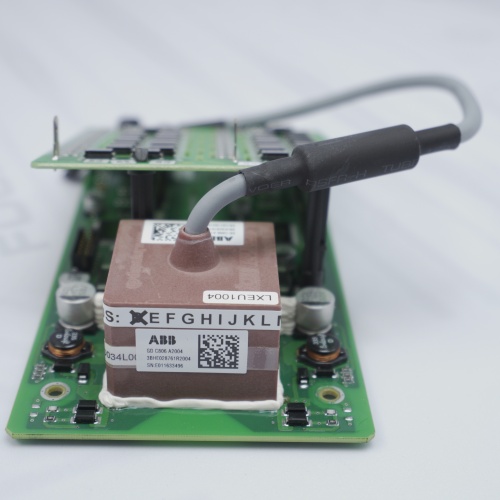 ABB 3BHE028761R2004 Yüksek Performanslı Devre Kartı