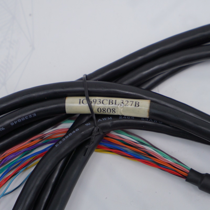 Módulo de interface de E/S GE IC693CBL327