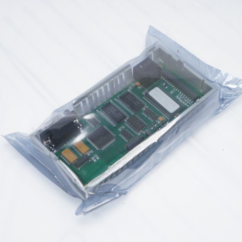 171CCS78000 Schneider İşlemci Adaptörü