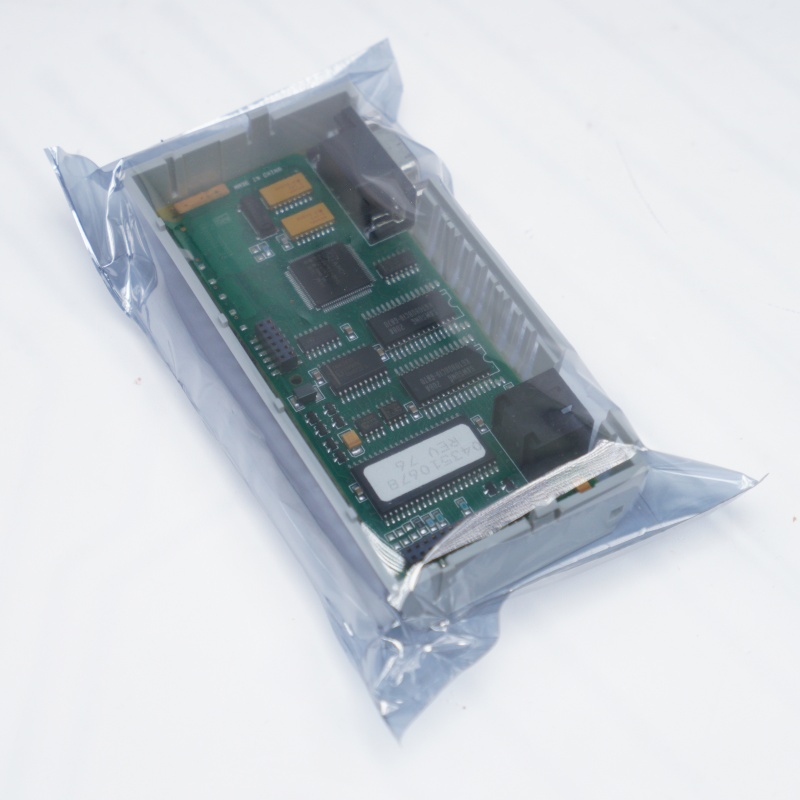 171CCS78000 Schneider İşlemci Adaptörü
