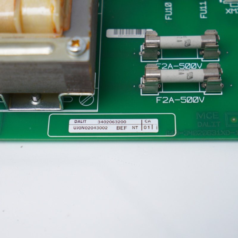 3402063200 MGE DIGIT Yüksek Performanslı PLC Kontrol Modülü