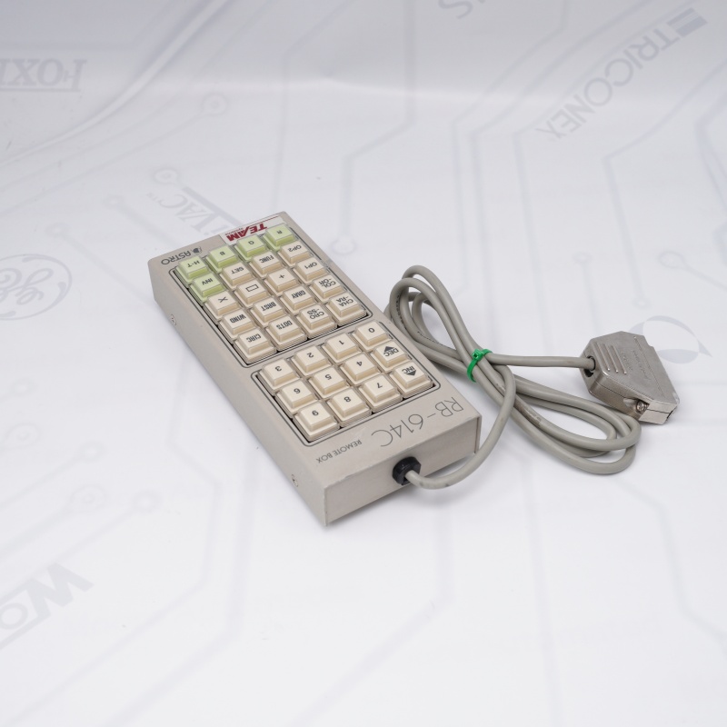 صندوق التحكم عن بعد آر بي-614C من أسترو تصميم شركة