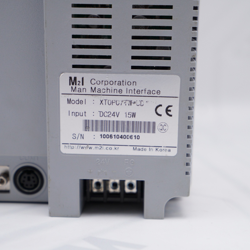 Bảng điều khiển cảm ứng phía trên M2I XTOP07TW-UD