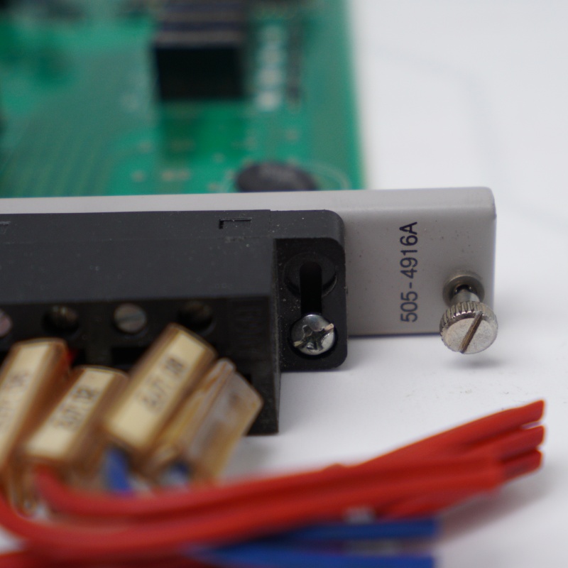 Mô-đun đầu ra rơle Siemens 505-4916A dành cho hệ thống PLC SIMATIC TI 505.