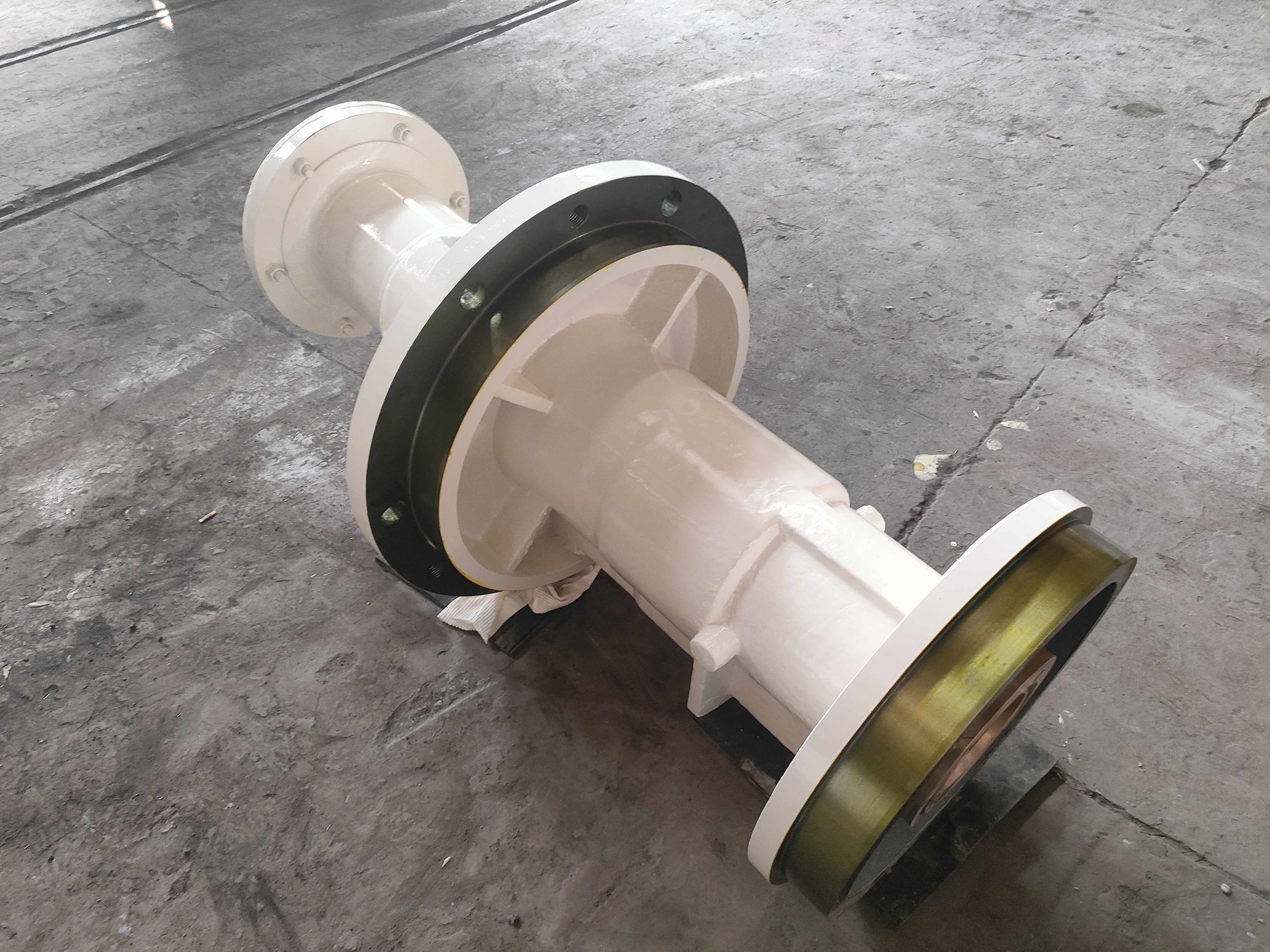 Shanghai Zhuyan-ийн сэлбэг хэрэгсэл_Symons 5 1/2 FT конусан бутлуурын хэвтээ босоо амны хайрцаг