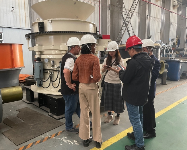 Аргентины үйлчлүүлэгчид Шанхайн Жуян хотын хүнд үйлдвэрт зочилж, ашигт малтмалын тоног төхөөрөмжийн тэргүүлэгч нийлүүлэгчдэд итгэх итгэлийг онцоллоо.