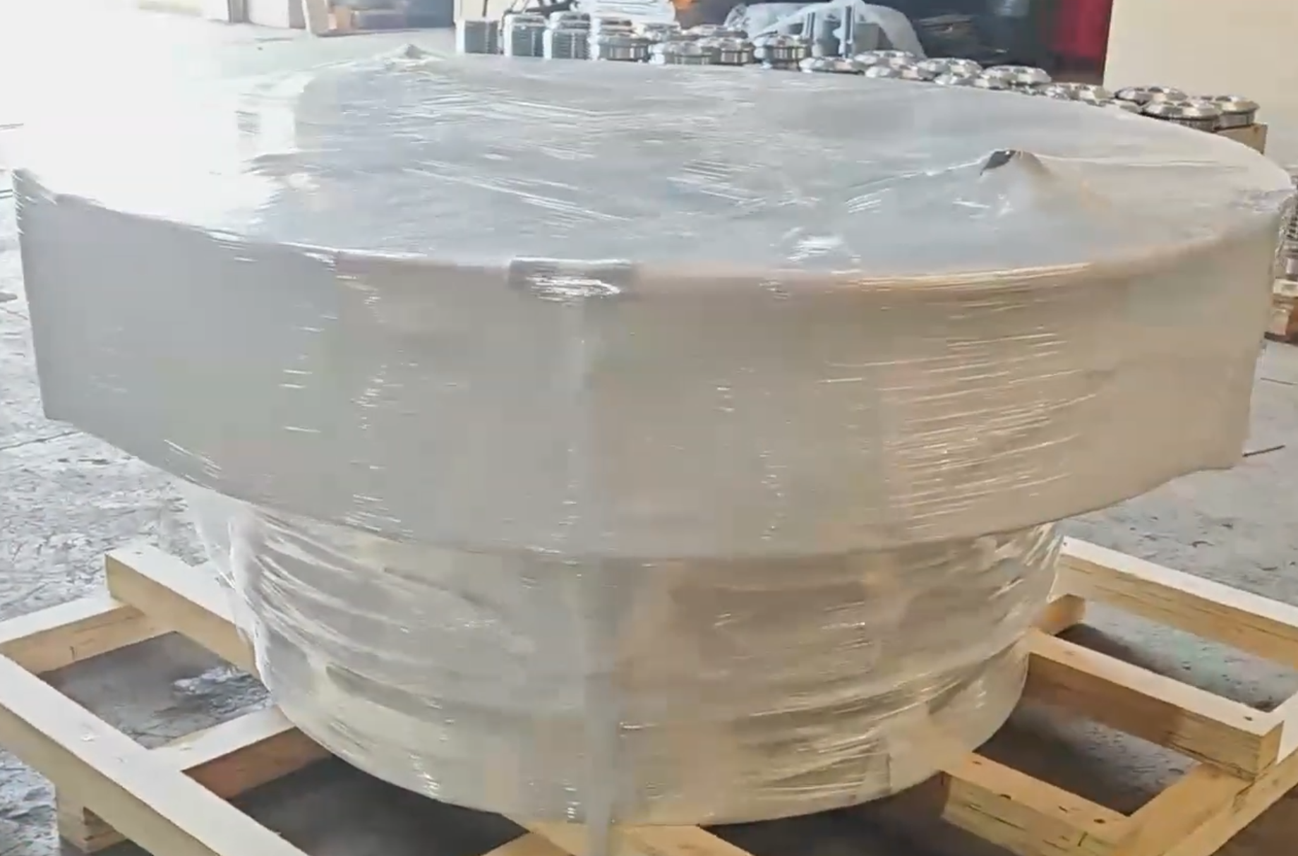 ZHP300 олон цилиндртэй гидравлик конусан бутлуурын суурин конусан угсралтыг хүргэж байна