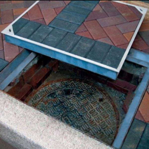 Decorative manhole covers in the building area