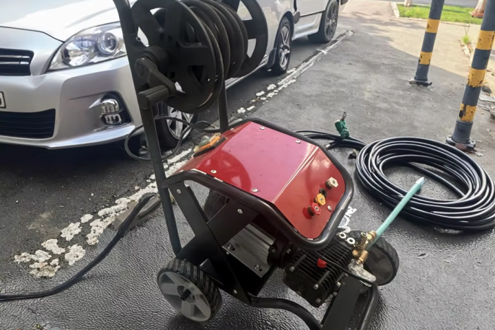DIY cleaning of air conditioning using a high-pressure cleaning machine