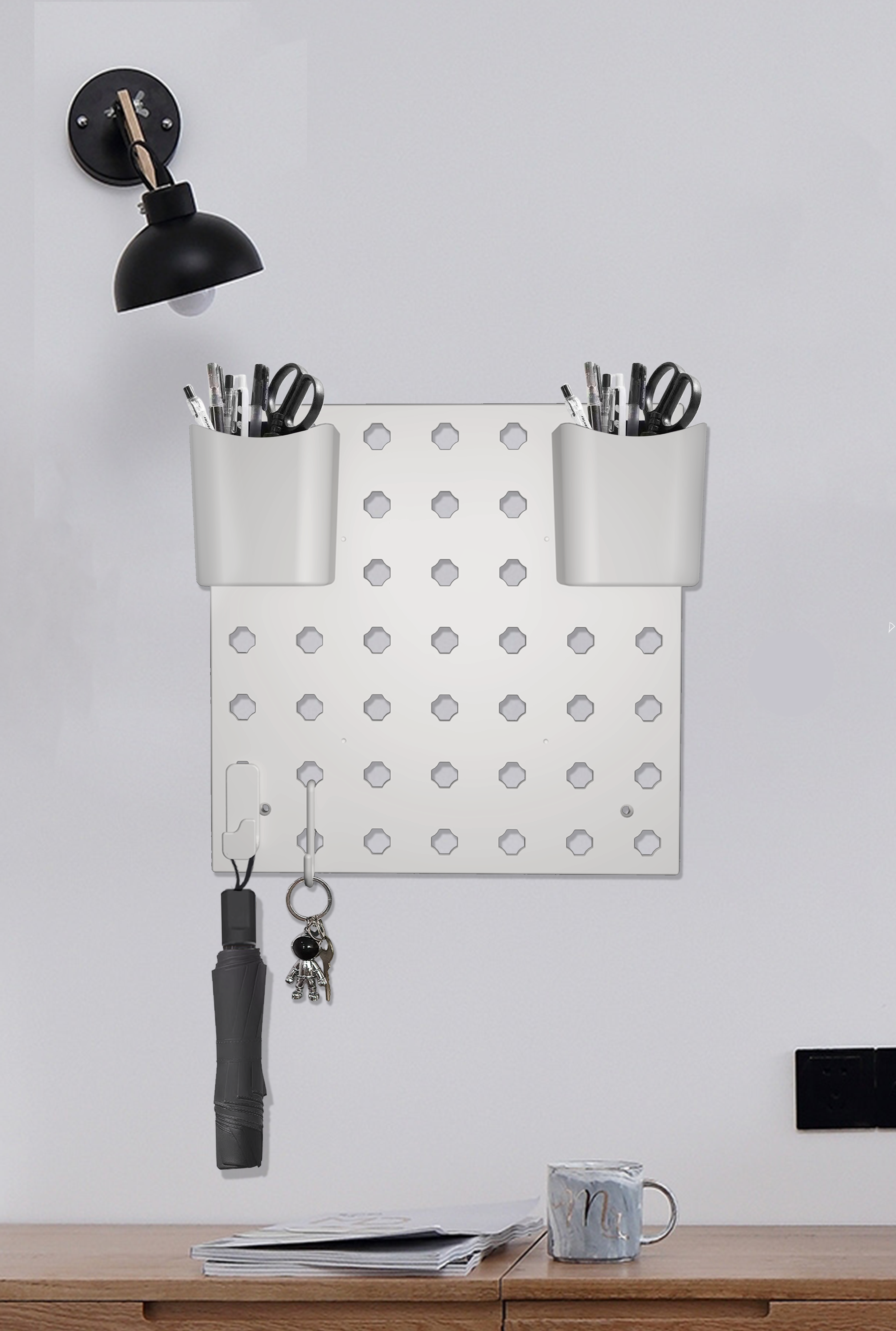 Multifunctional strong load-bearing holeless nail Pegboard