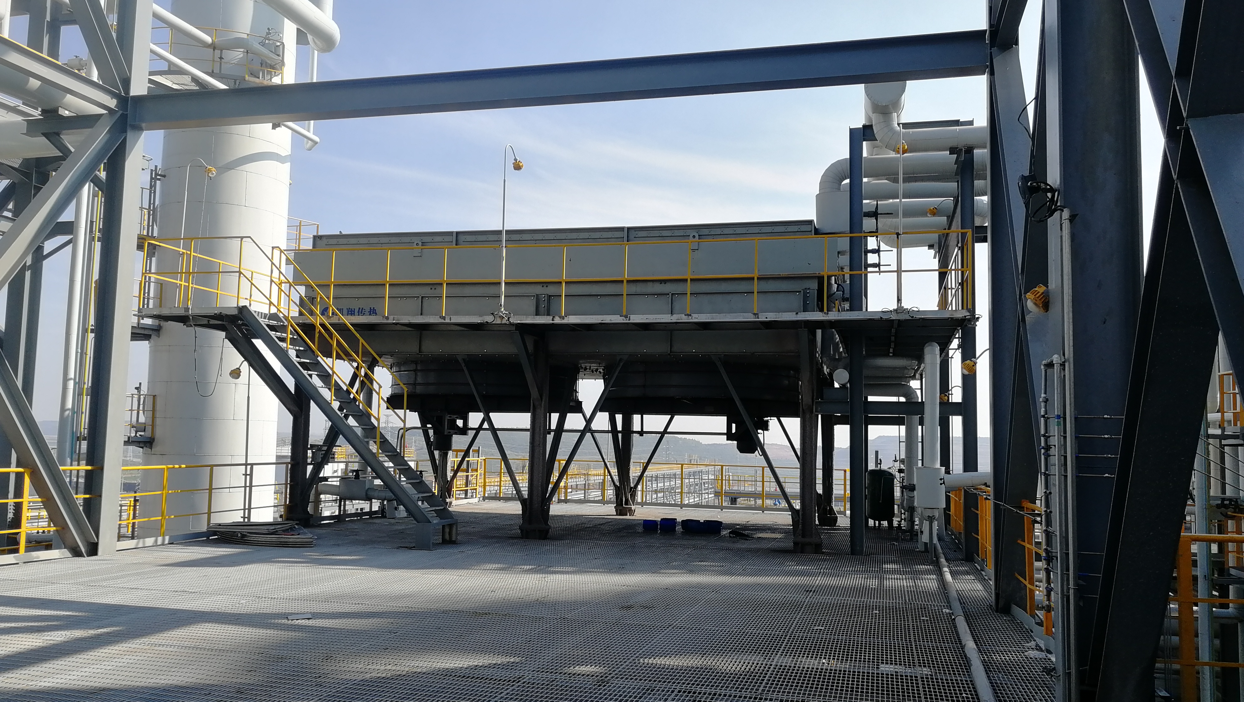 Adiabatic air cooling systems