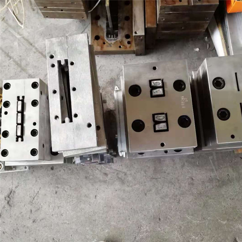 landscape embossing 5 holes hollow decking board halex extrusion dies / WPC extrusion mould