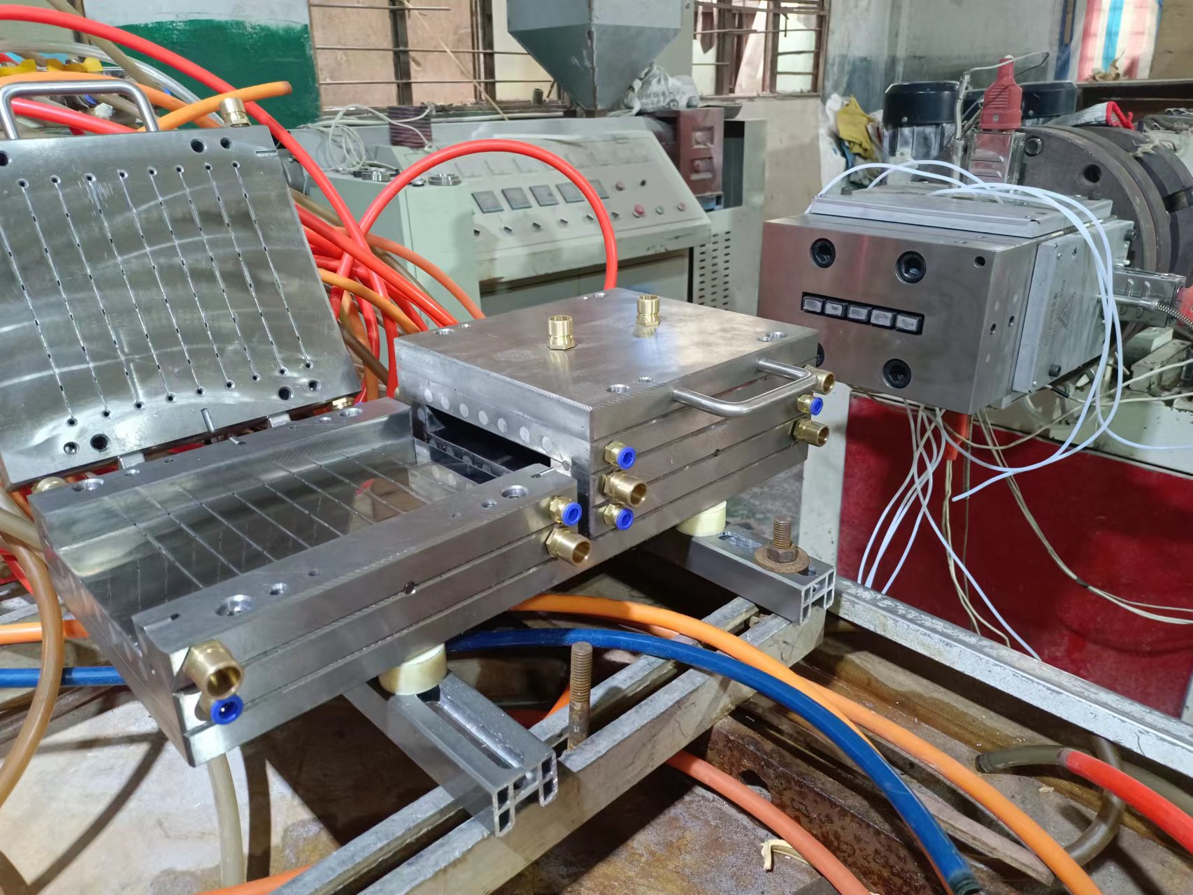 Wood plastic mold customization service