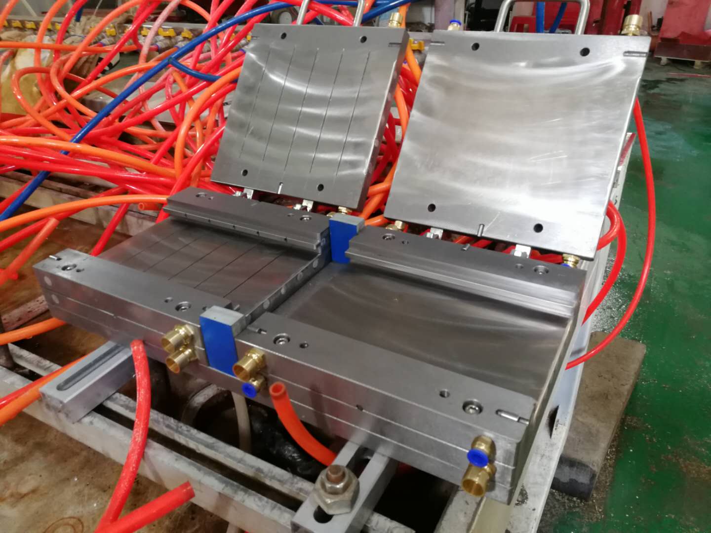 WPC hollow decking extrusion mould / plastic floor extrusion mould / WPC profile extrusion mould