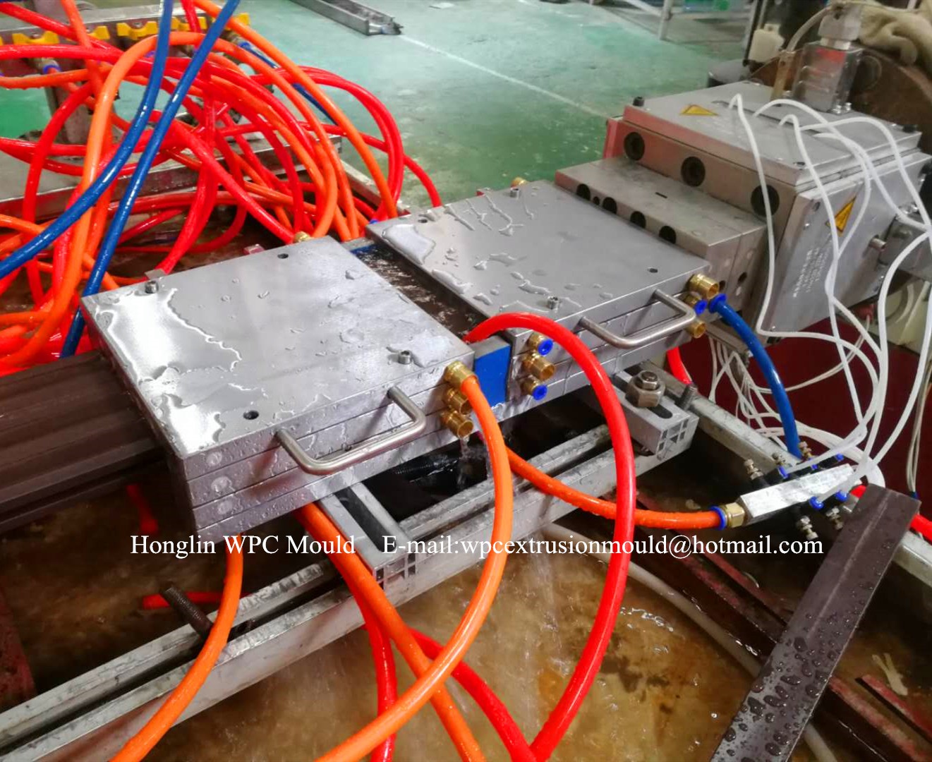 wpc-hollow-decking-extrusion-mould