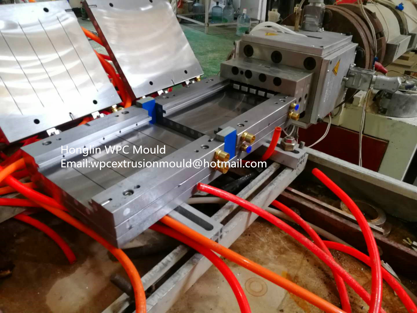 wpc-hollow-decking-extrusion-mould