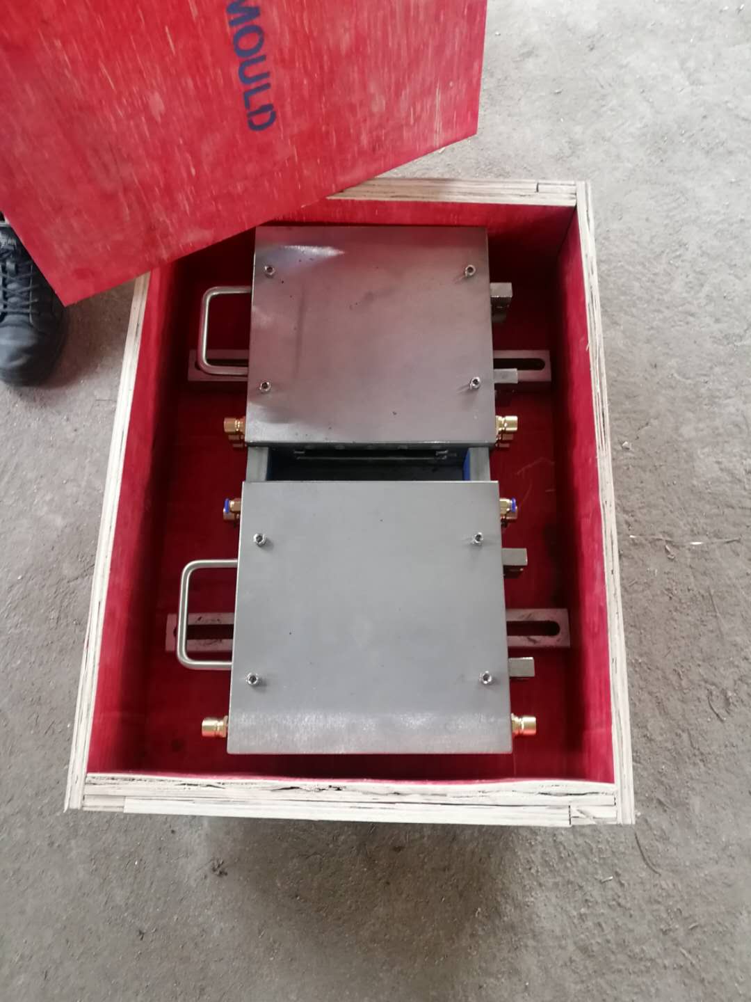 wpc-hollow-decking-extrusion-mould