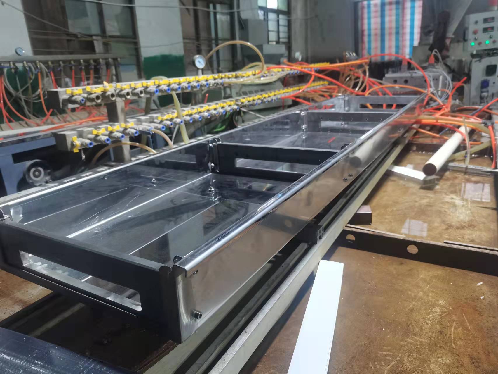 WPC cladding production machine