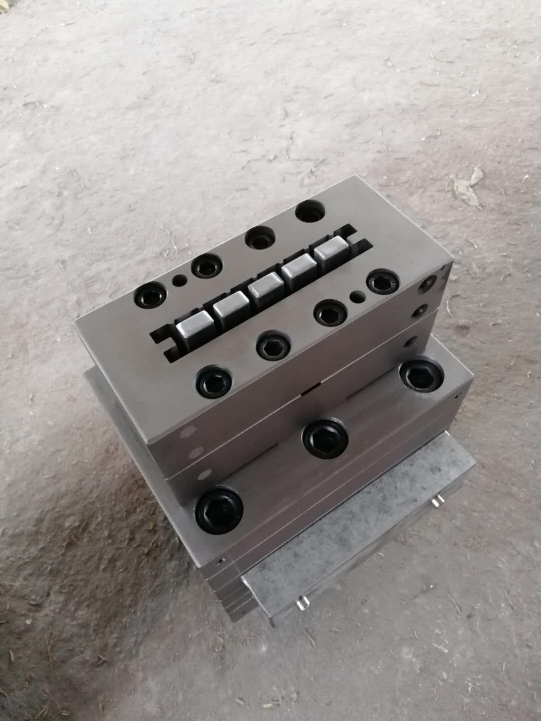 WPC hollow decking mould