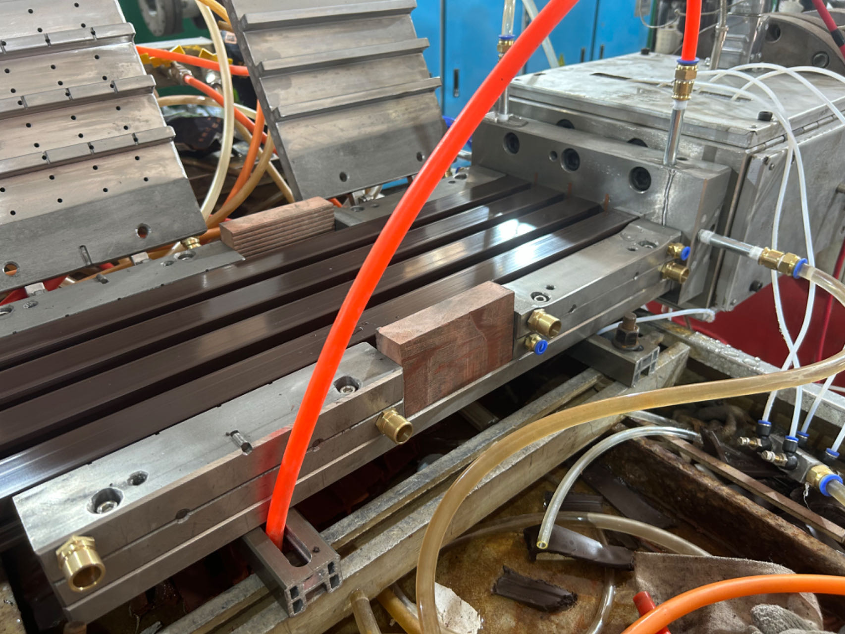 WPC castellation embossing mould