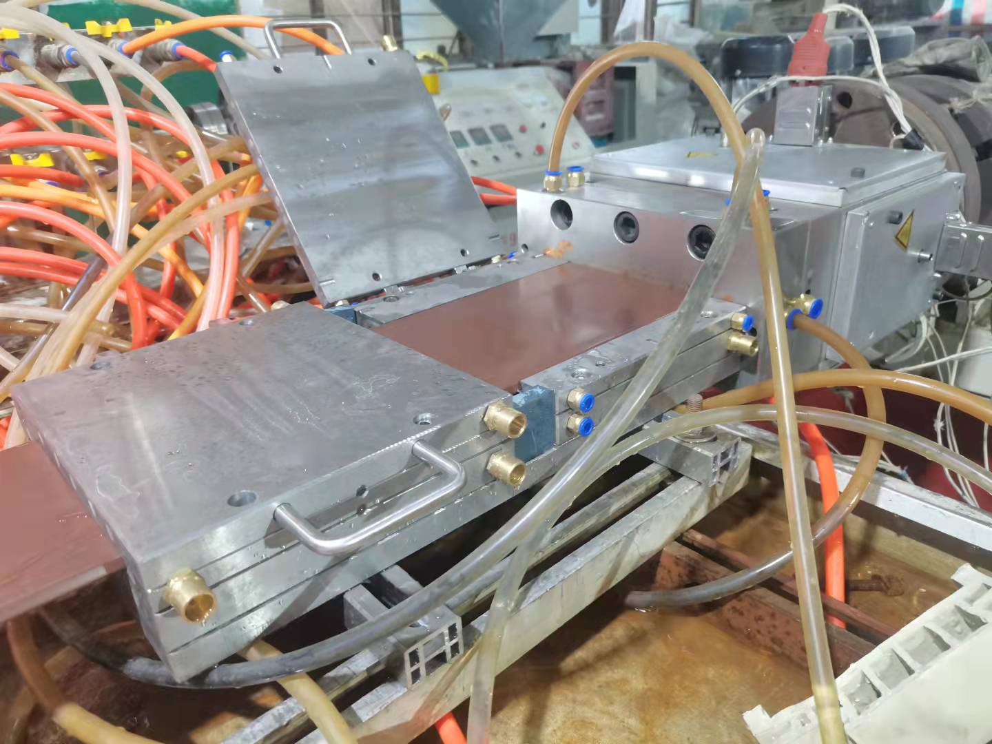 199x19mm WPC cladding extrusion mould