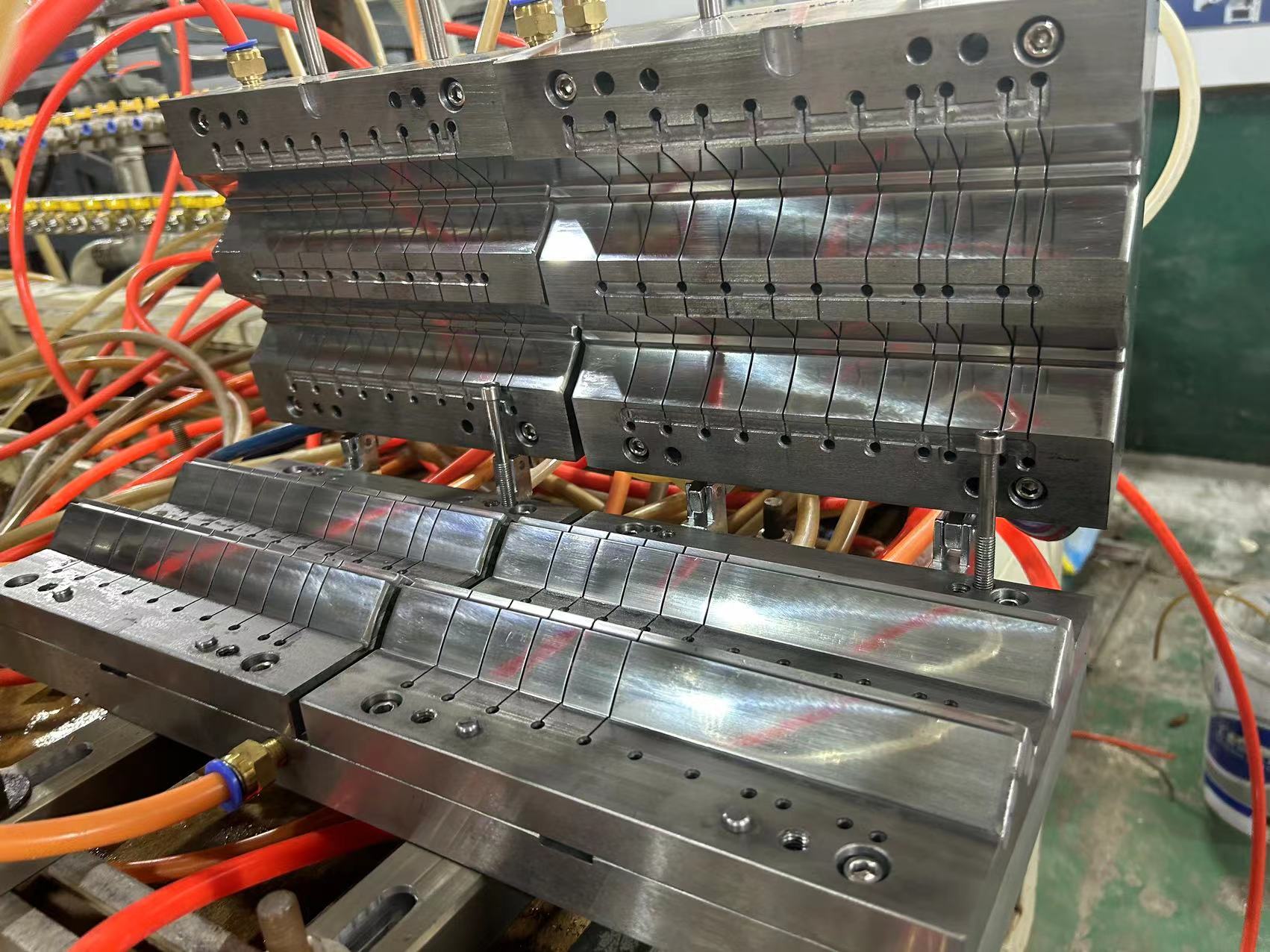 pvc panel extrusion mold