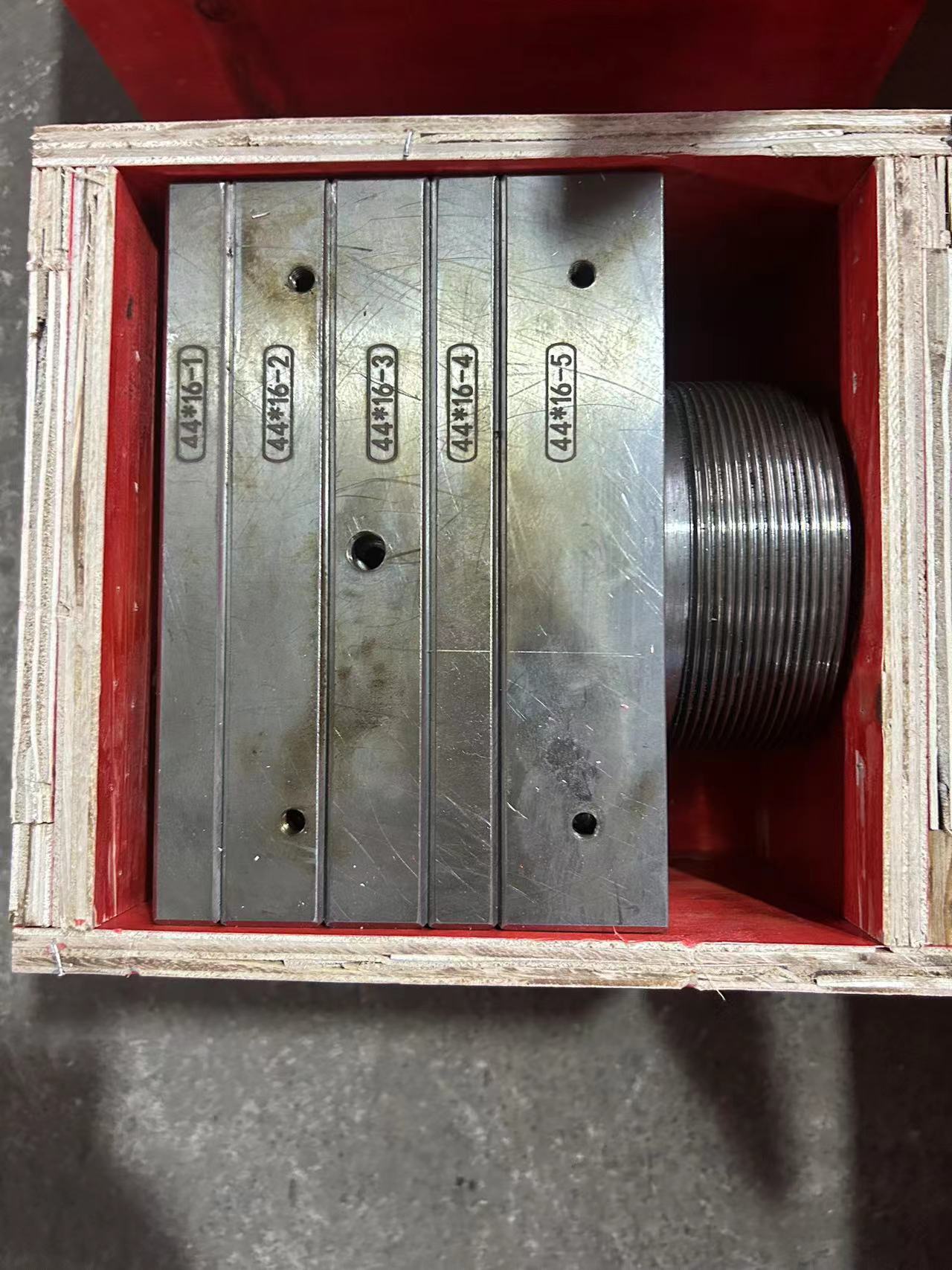 extrusion tool for PVC door panel