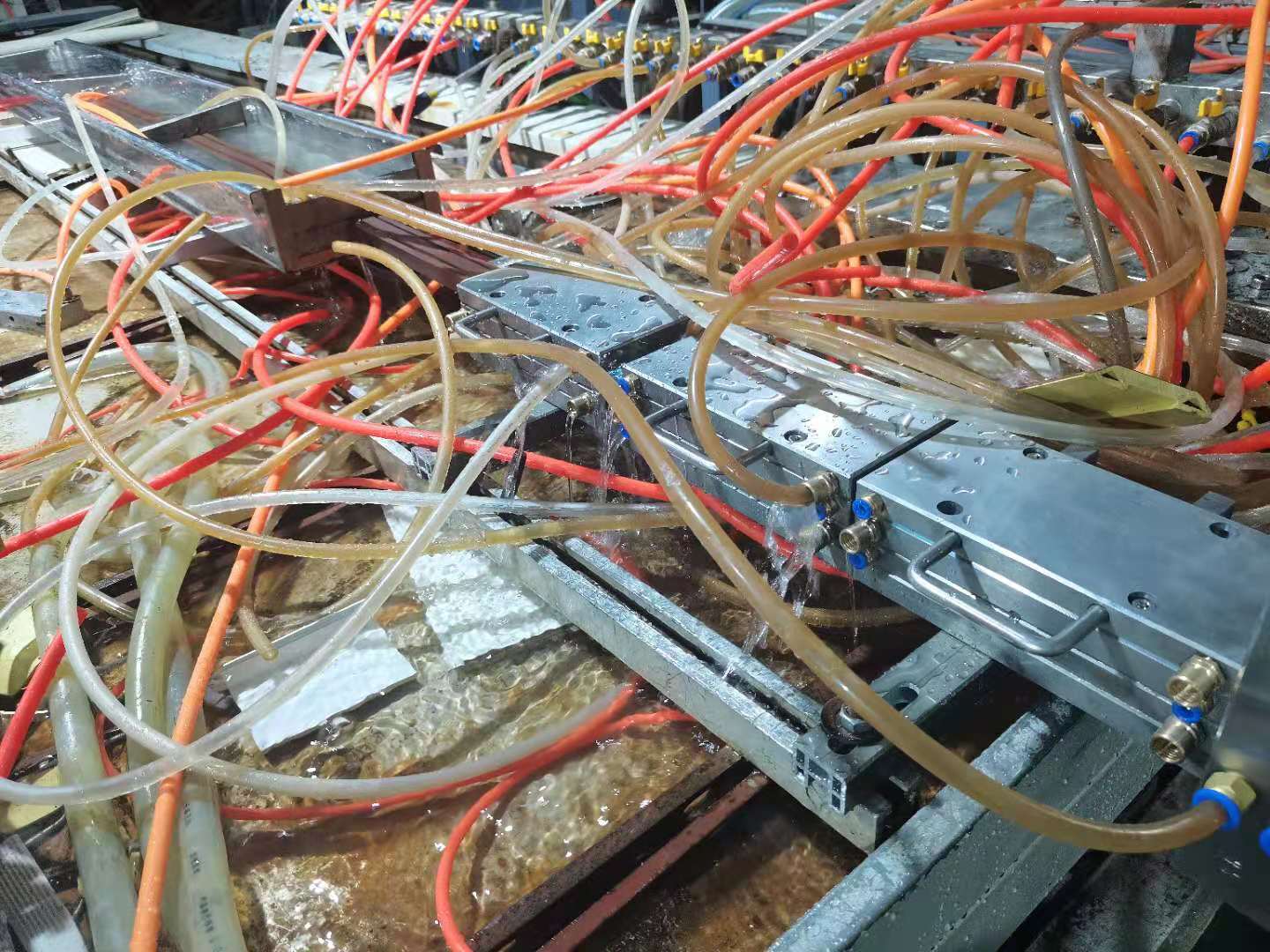 WPC keel extrusion mould