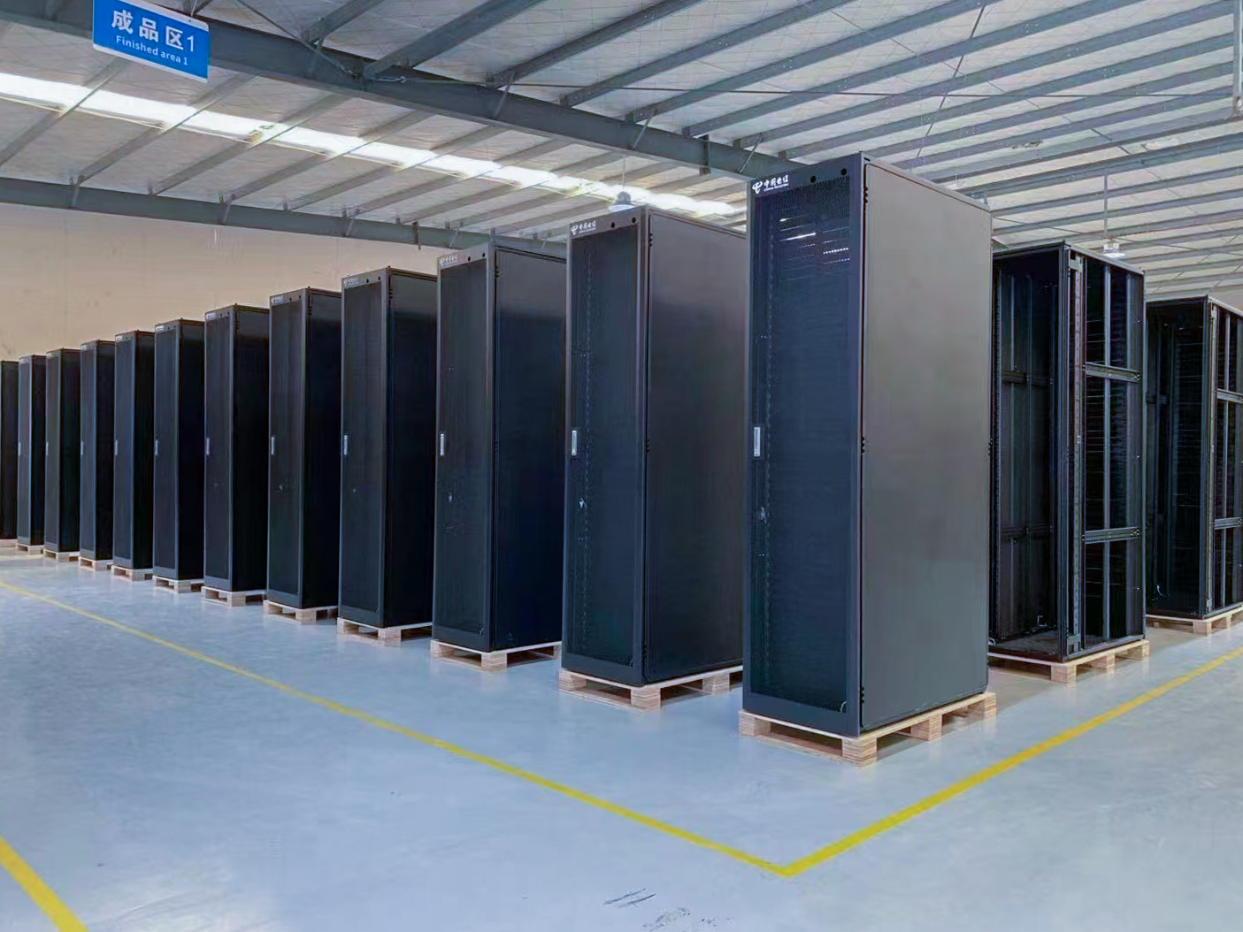Outdoor equipment cabinet