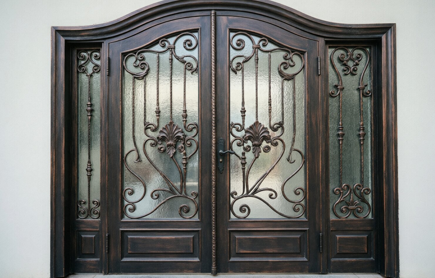 Smart Pivot Door Innovations Shape Europe's Building Sector