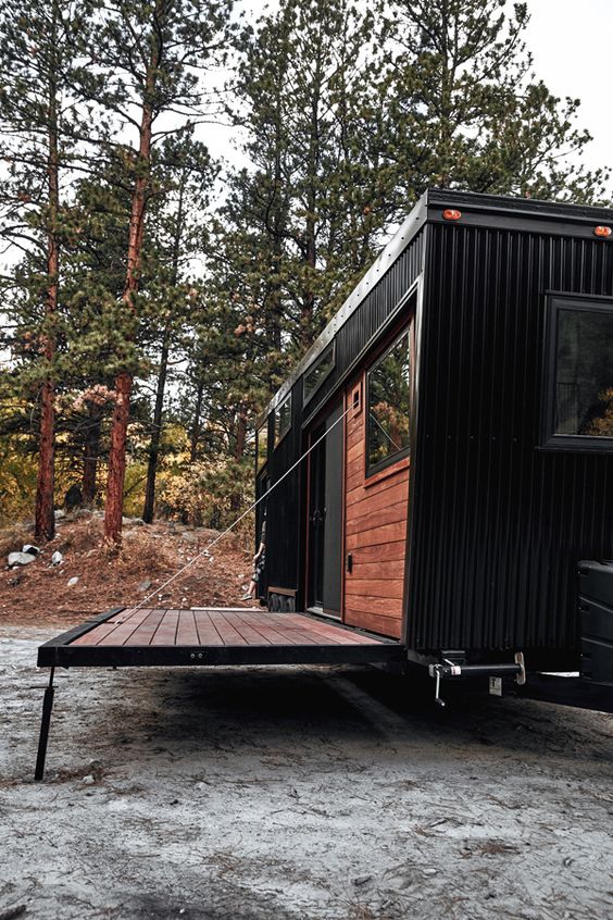 Four-wheel container house