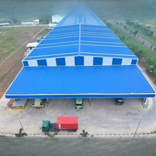 Metal warehouse building