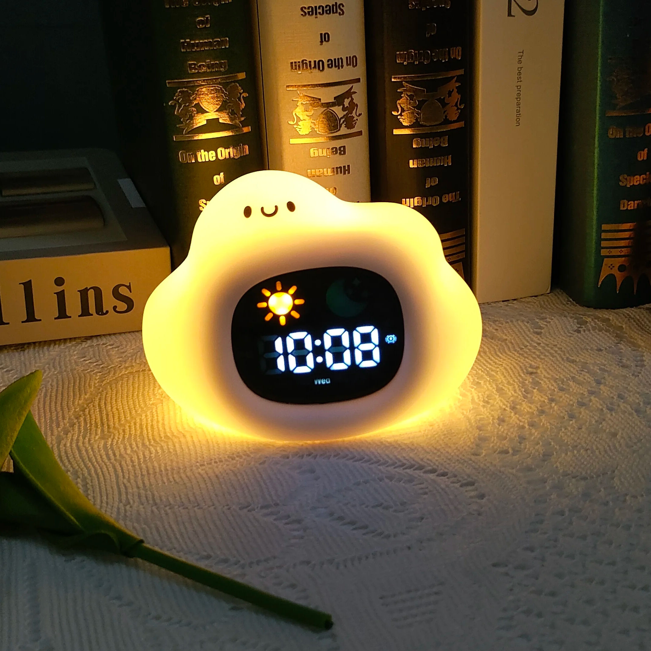 Fantasy set sail, guard the baby's sweet dream - silicone cute children's alarm clock & night light