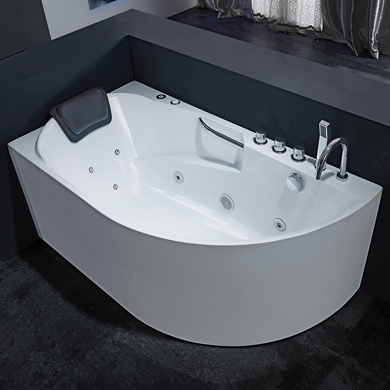 Freestanding Bathtub With Massage Jets And Air Massage