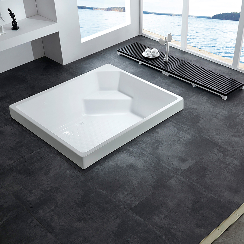 Bathtub With Acrylic Stool