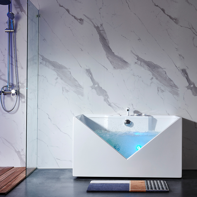 Freestanding Massage Bathtub With Jets