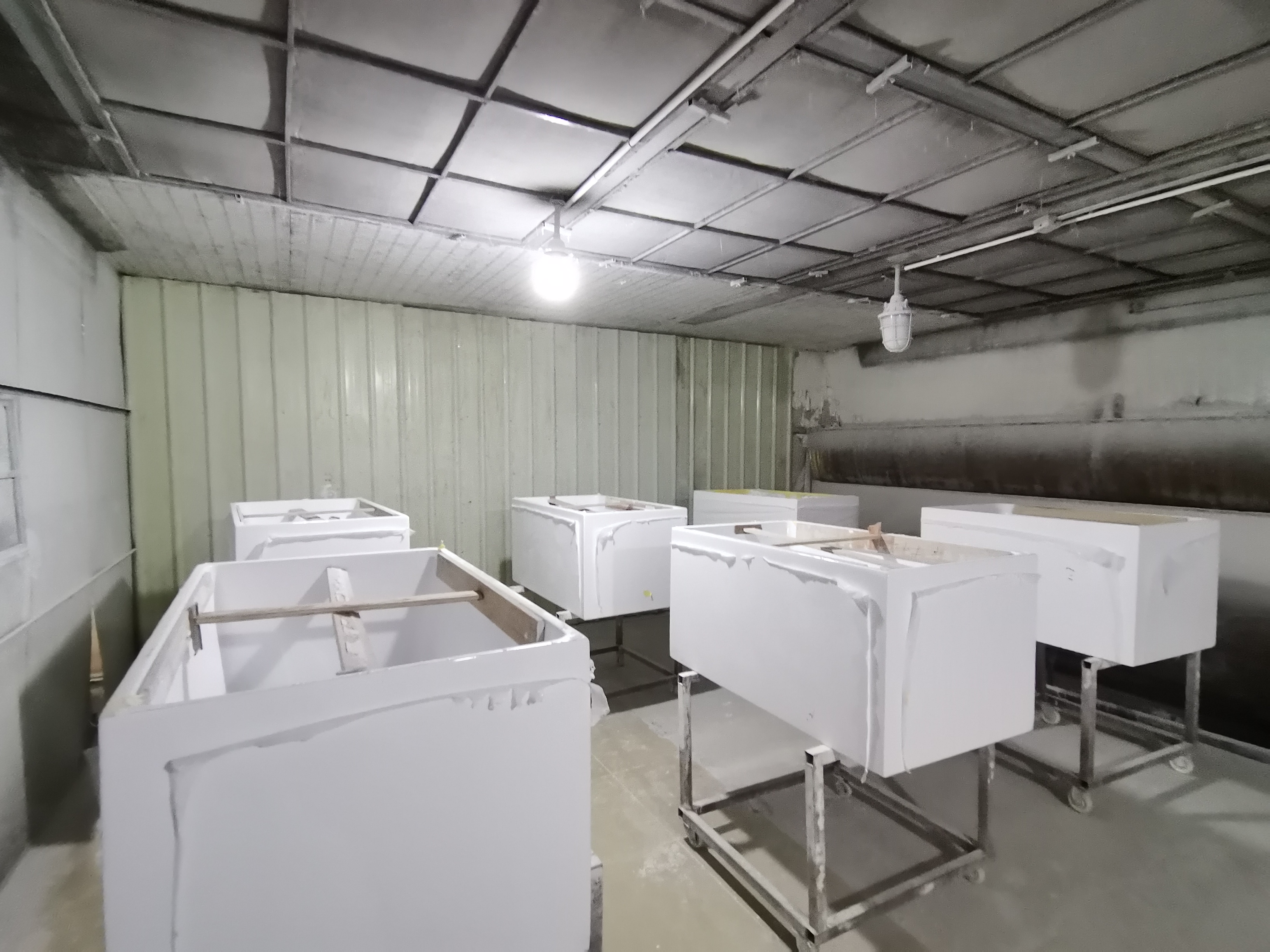 装裙车间.jpg 装裙车间.jpg