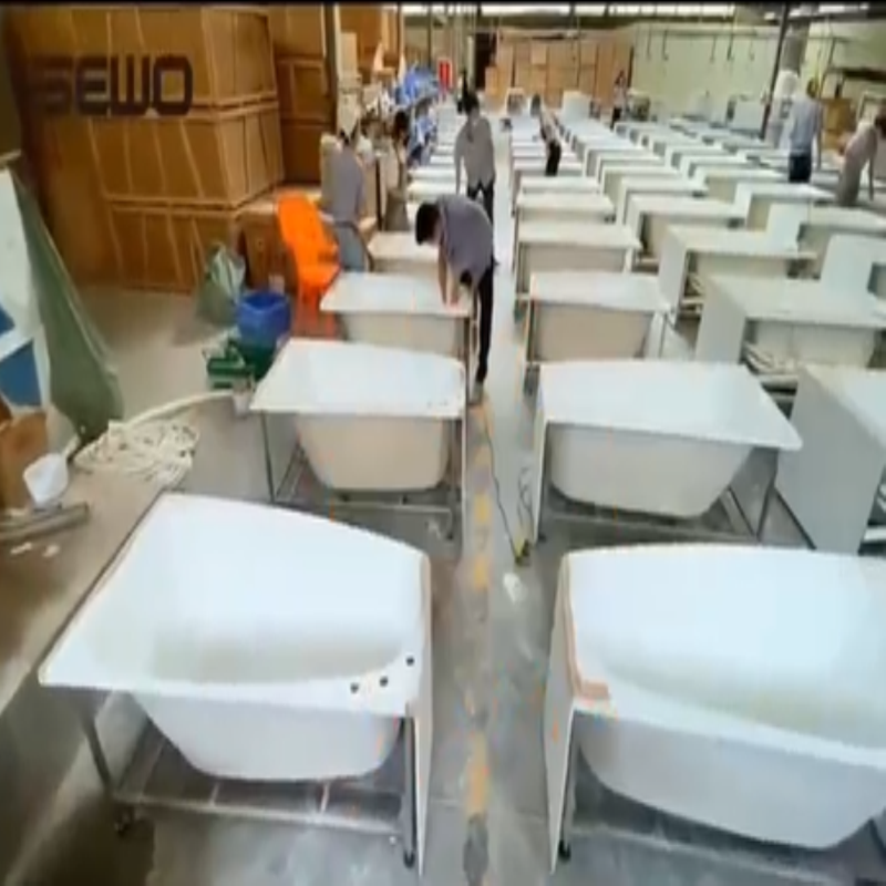 The positive attitude of bathtub workers in doing things