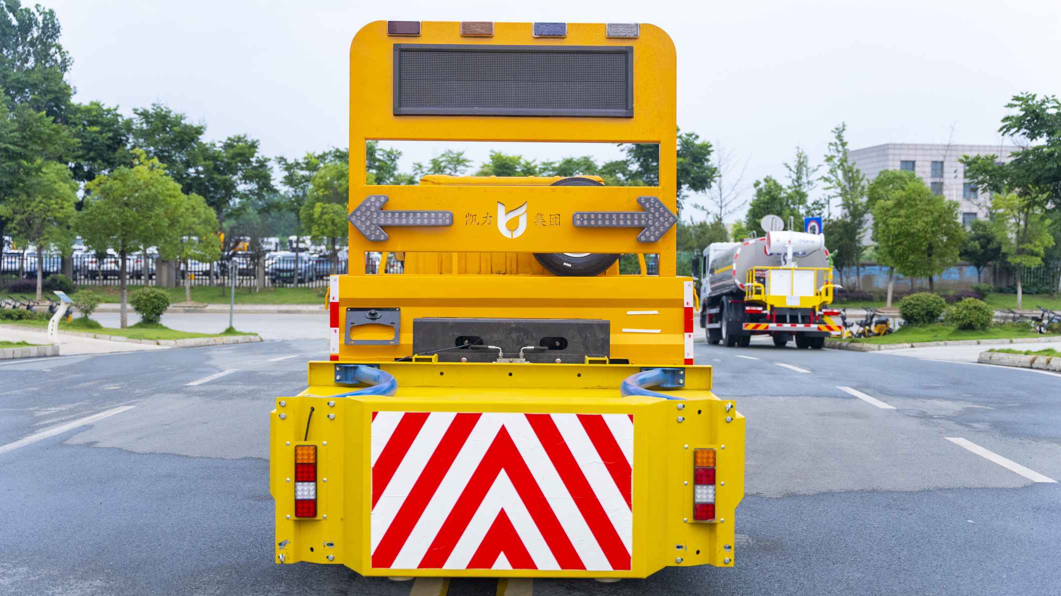 Crash cushion truck