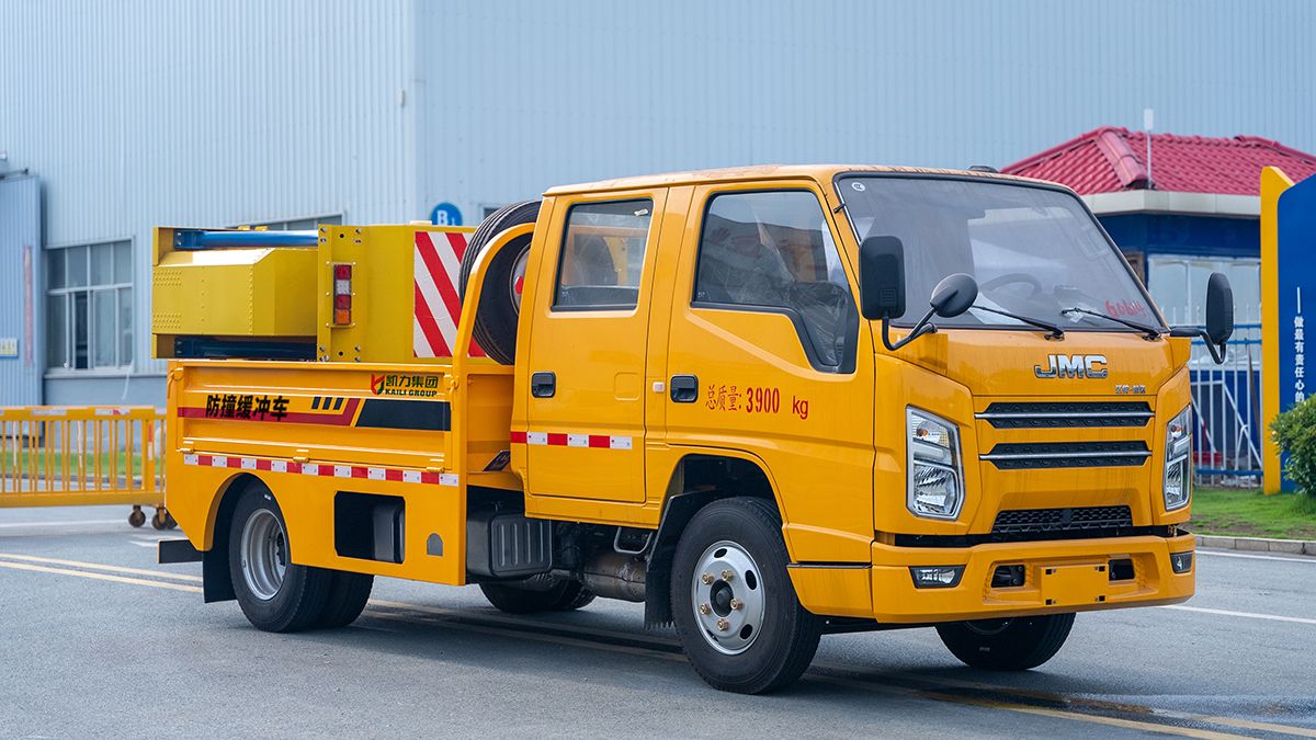Crash cushion truck