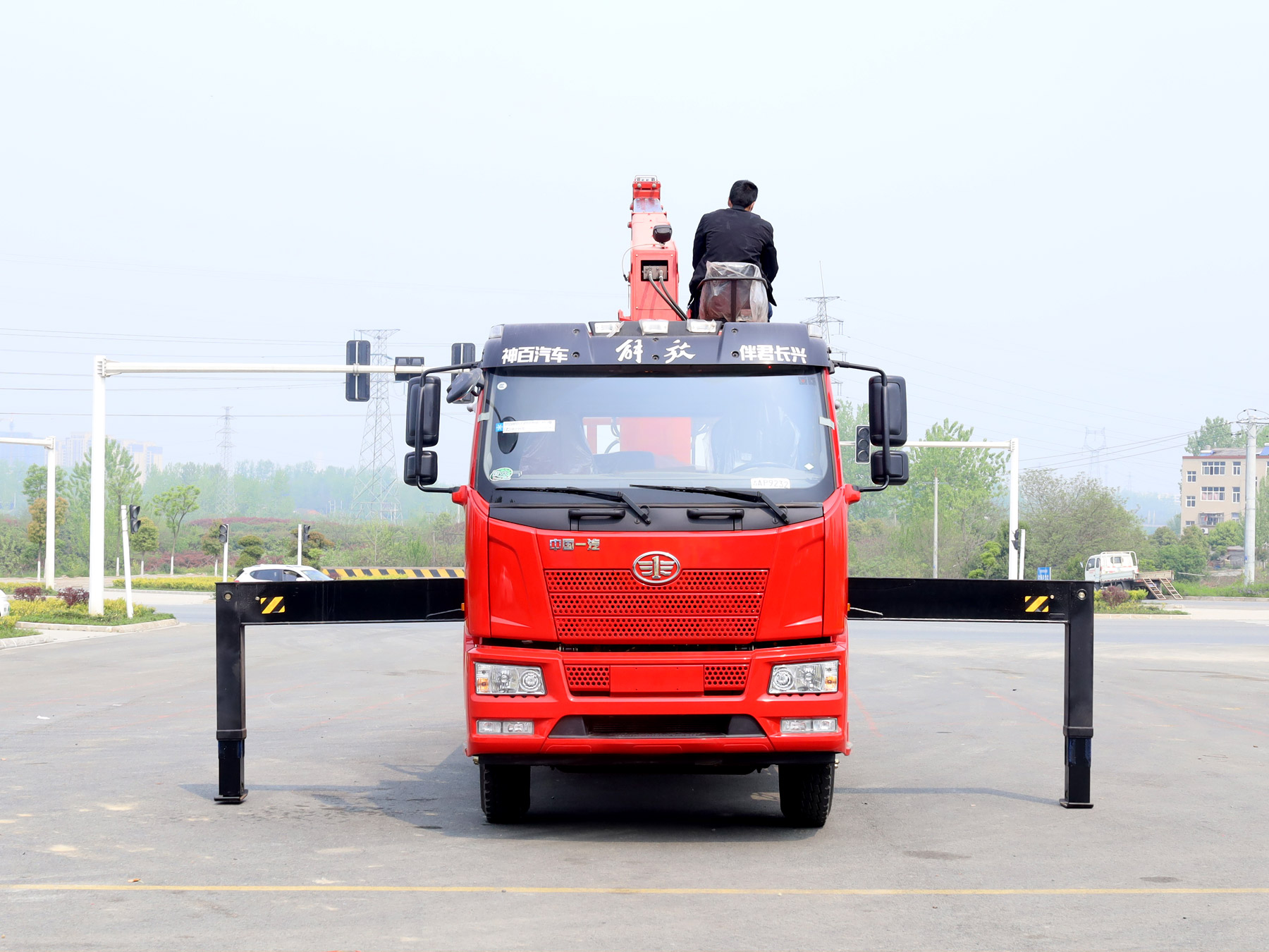 FAW 8 Ton Straight Arm Crane SCDX