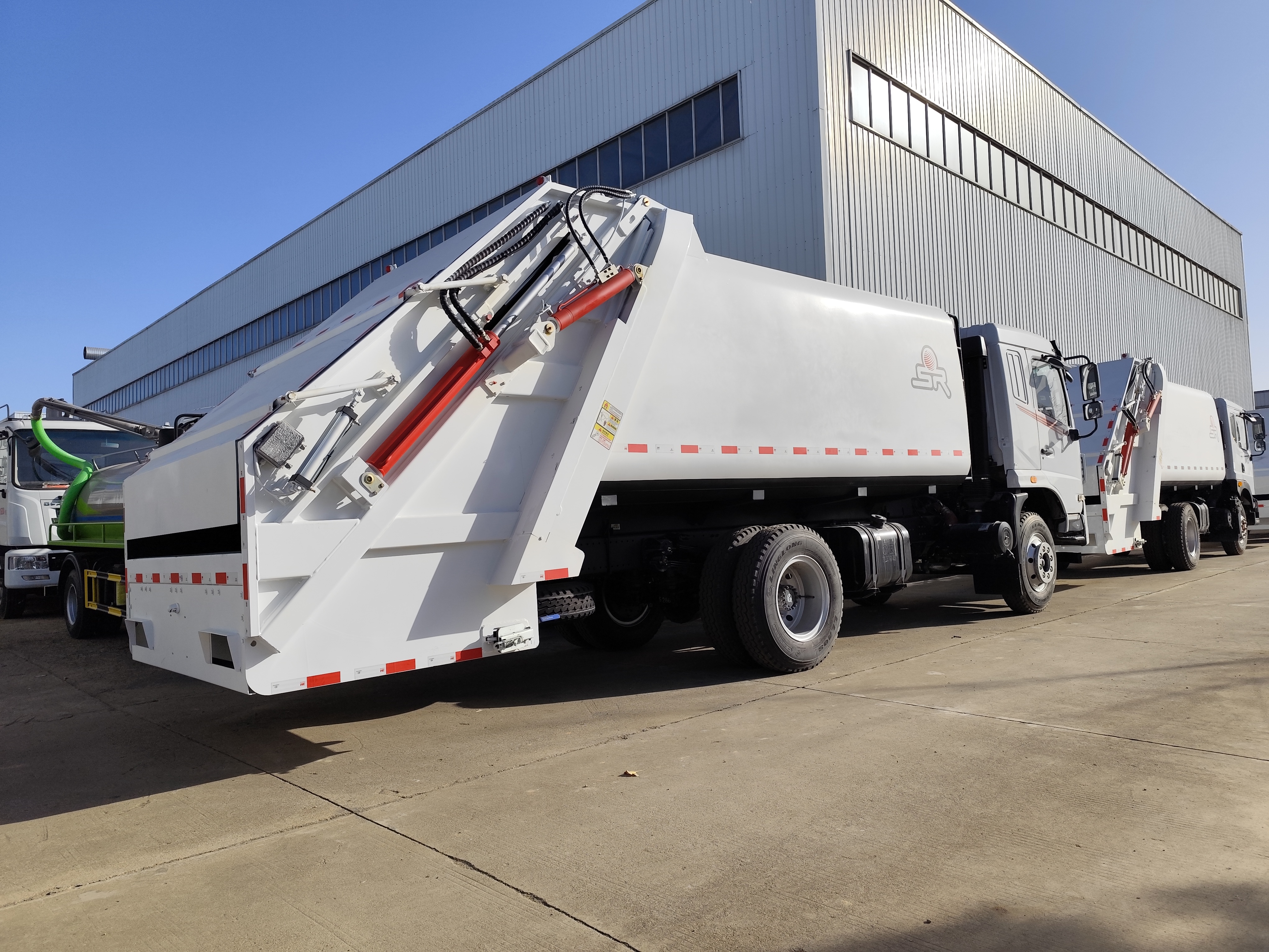 Bulk Compressed Garbage Truck customized for North America