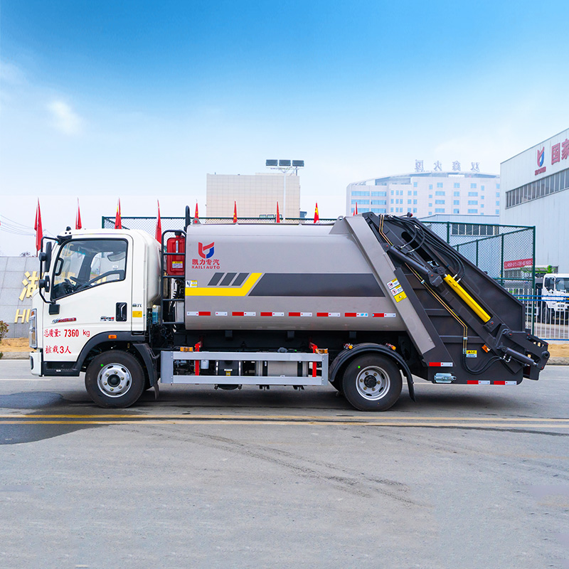 SINOTRUK HOWO 7CBM Chiqindilarni yig'ish mashinasi1