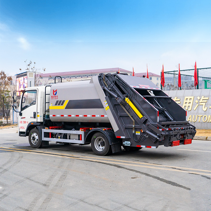 SINOTRUK HOWO 7CBM Chiqindilarni yig'ish mashinasi1