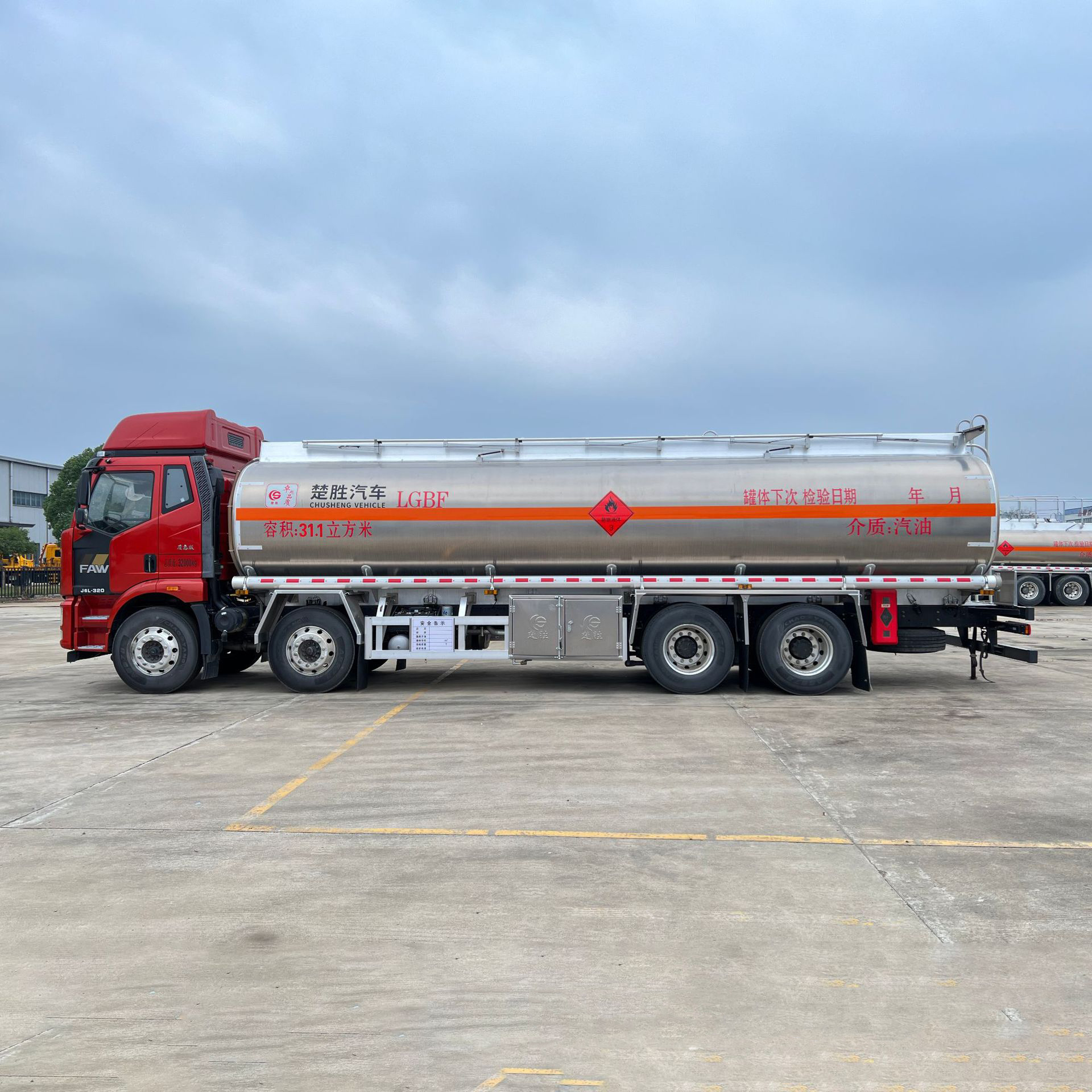 FAW Масло Танк Грузовик 30000L 8*4 Топливозаправщик Тяжелый грузовик
