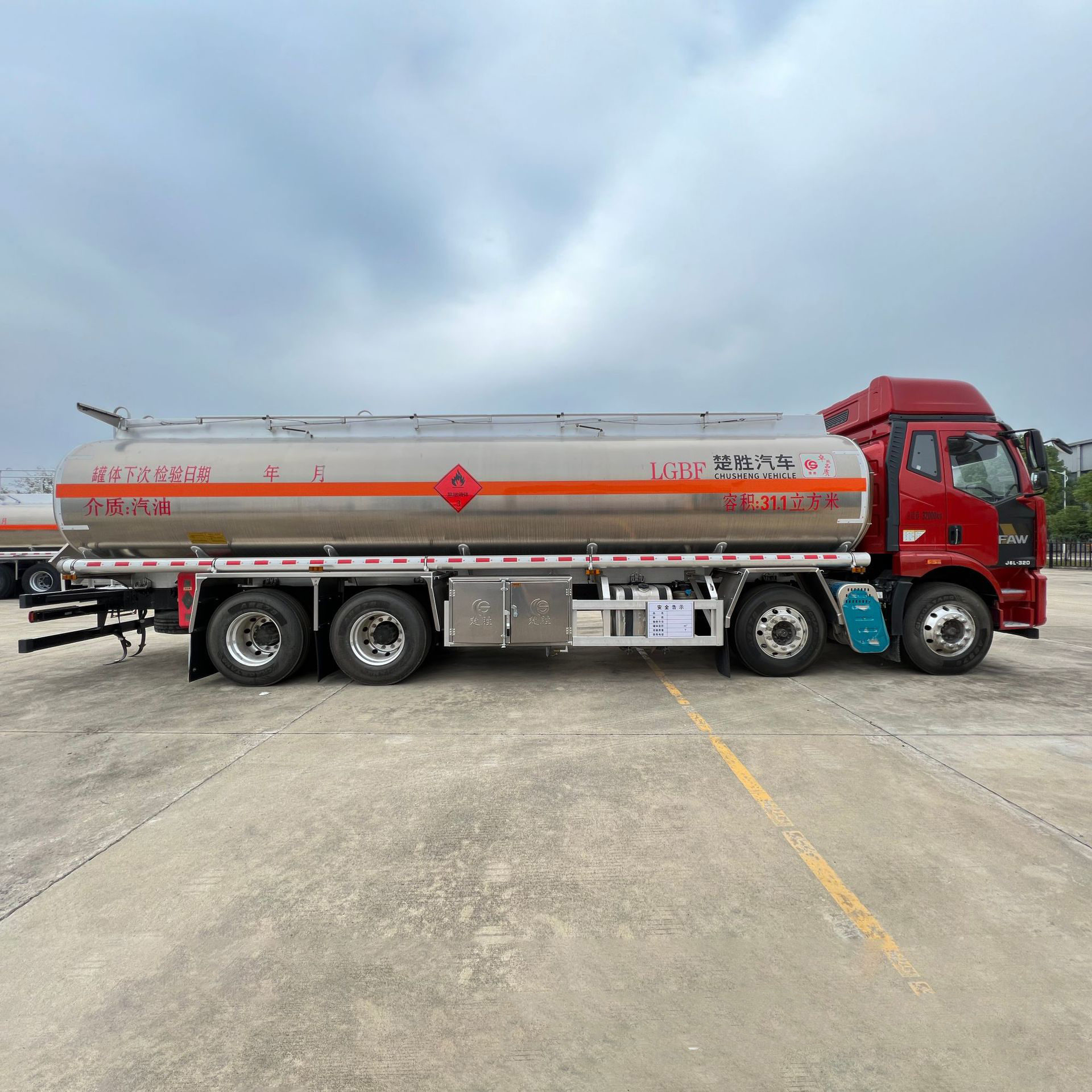 FAW Масло Танк Грузовик 30000L 8*4 Топливозаправщик Тяжелый грузовик