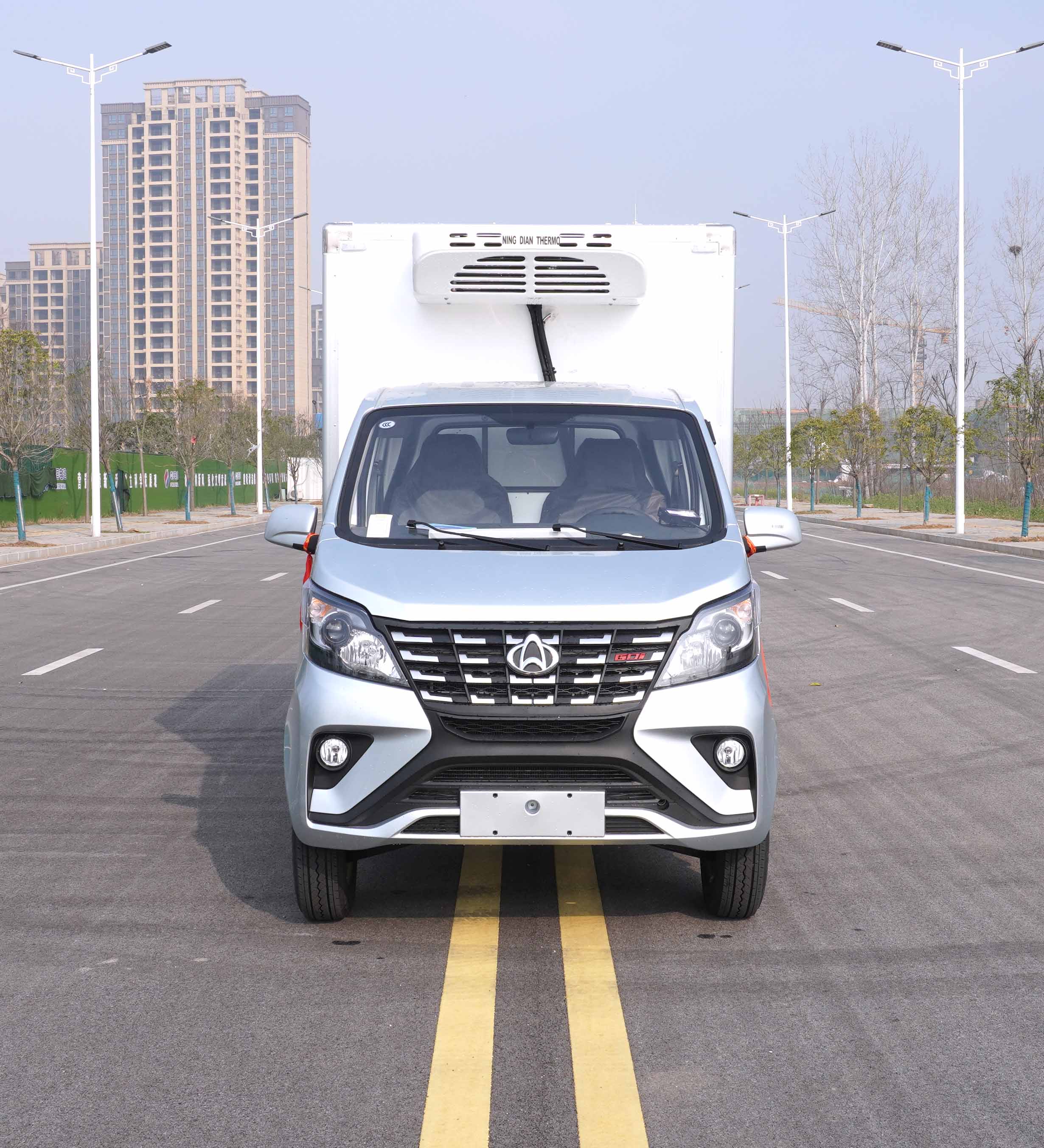 Changan 3M 5 Soğutmalı Kamyon Deniz Ürünleri Karides Yengeç Salyangoz Dondurulmuş Gıda Teslimatı için