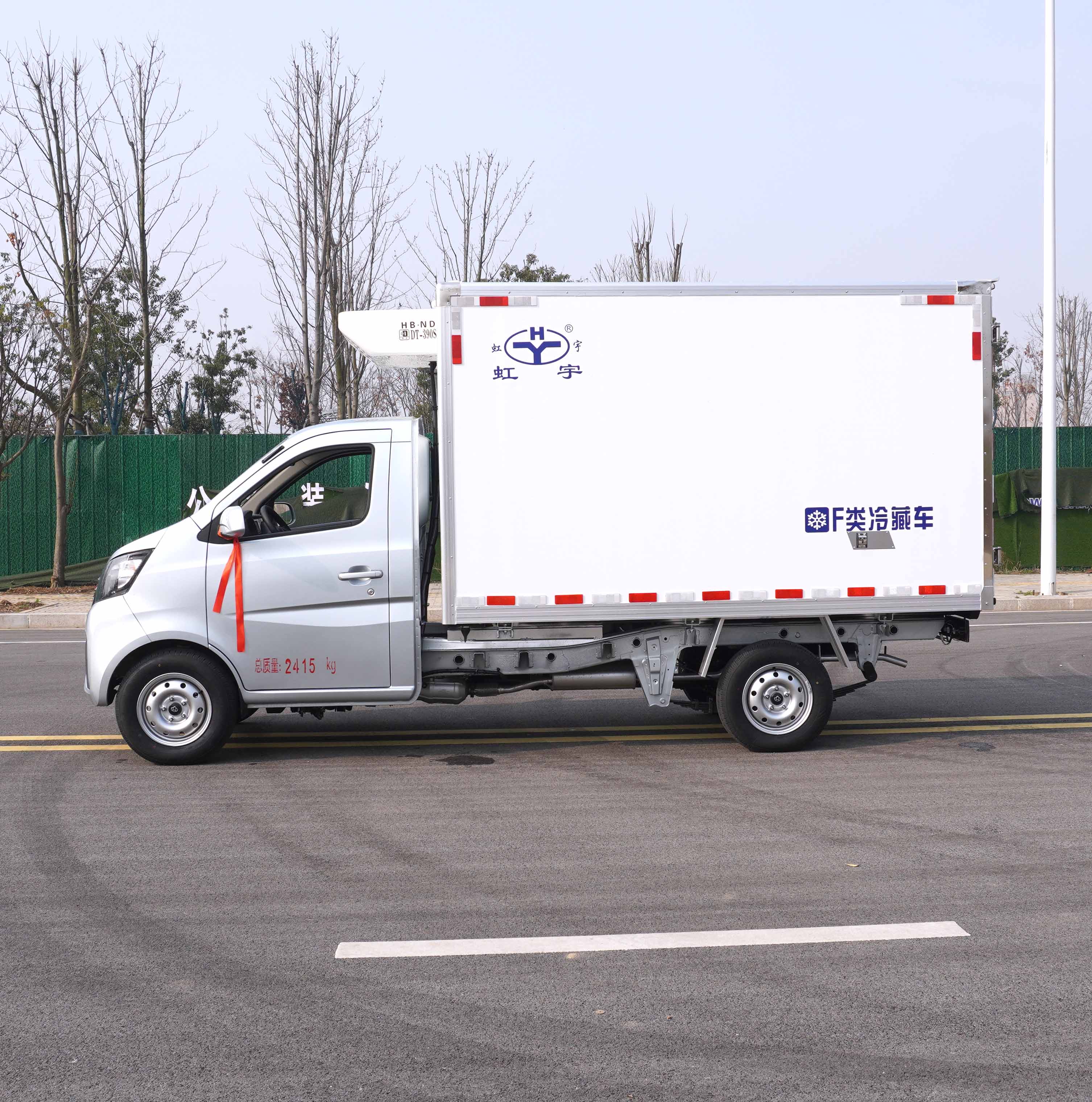 Changan 3M 5 Soğutmalı Kamyon Deniz Ürünleri Karides Yengeç Salyangoz Dondurulmuş Gıda Teslimatı için