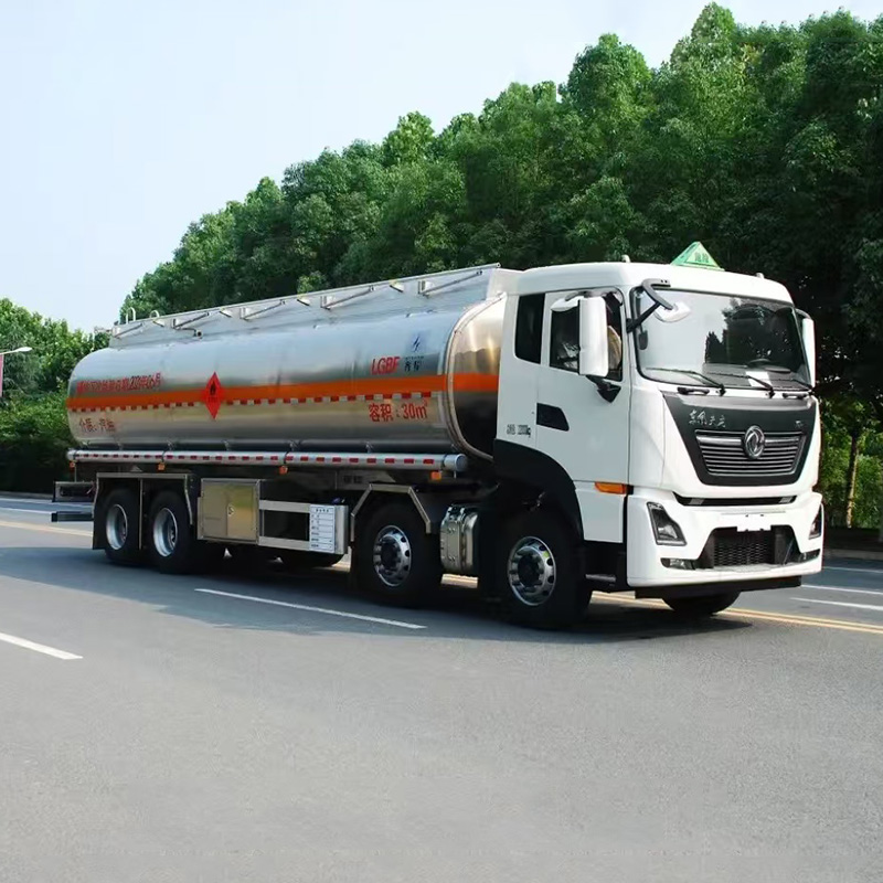Camion-citerne de ravitaillement en carburant et mazout robuste Dongfeng Tianlong 30000L
