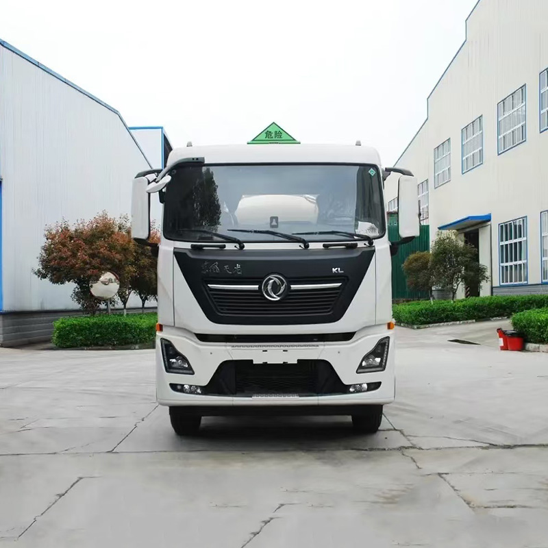 Camion-citerne de ravitaillement en carburant et mazout robuste Dongfeng Tianlong 30000L